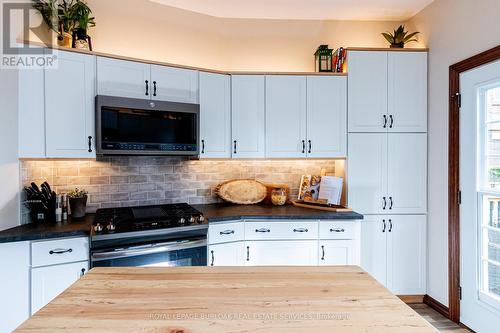 27 Steven Street, Hamilton, ON - Indoor Photo Showing Kitchen