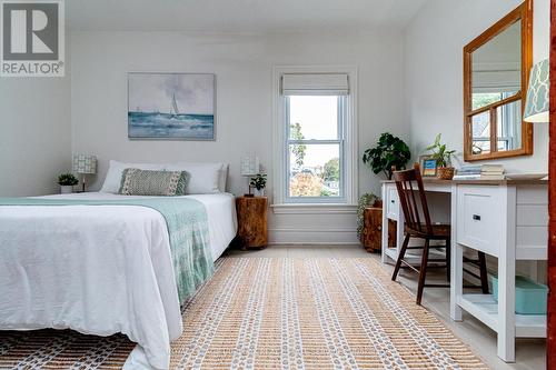 27 Steven Street, Hamilton, ON - Indoor Photo Showing Bedroom