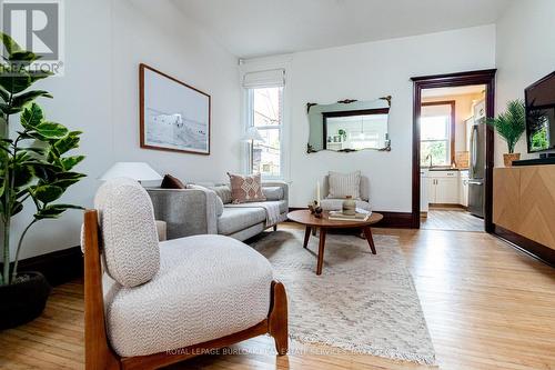 27 Steven Street, Hamilton, ON - Indoor Photo Showing Living Room