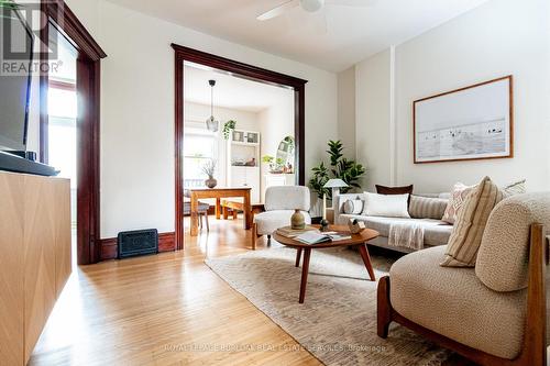 27 Steven Street, Hamilton, ON - Indoor Photo Showing Living Room