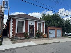 215 RAY Street N  Hamilton, ON L8R 2Y3