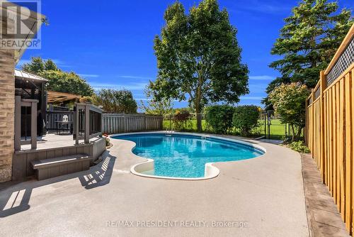 6200 Osprey Boulevard, Mississauga, ON - Outdoor With In Ground Pool