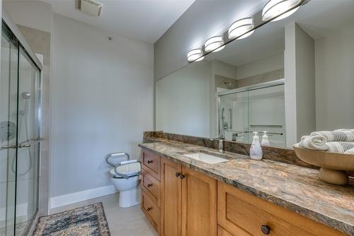 413-1961 Durnin Road, Kelowna, BC - Indoor Photo Showing Bathroom