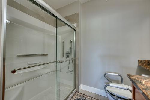 413-1961 Durnin Road, Kelowna, BC - Indoor Photo Showing Bathroom