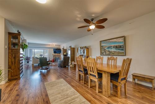 413-1961 Durnin Road, Kelowna, BC - Indoor Photo Showing Dining Room