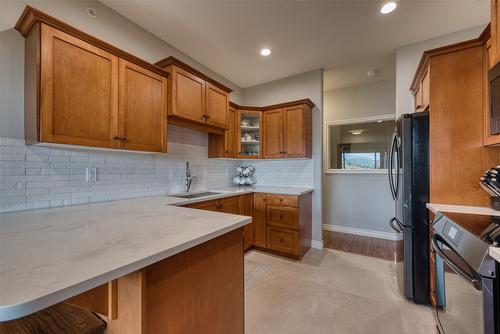 413-1961 Durnin Road, Kelowna, BC - Indoor Photo Showing Kitchen