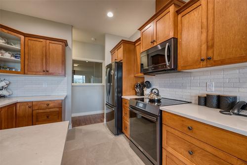 413-1961 Durnin Road, Kelowna, BC - Indoor Photo Showing Kitchen
