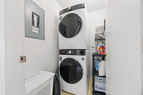 405-3705 30 Avenue, Vernon, BC - Indoor Photo Showing Laundry Room