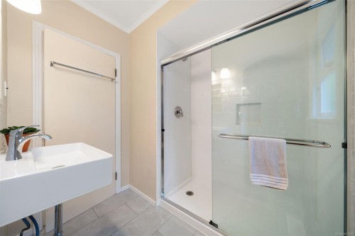 1075 Burnside Rd West, Saanich, BC 