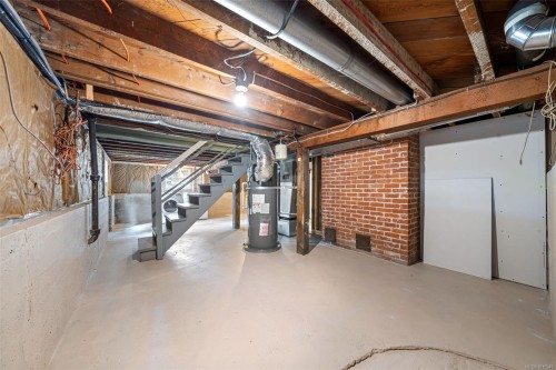 1075 Burnside Rd West, Saanich, BC 