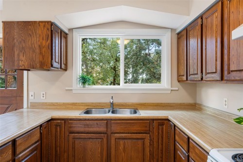 1075 Burnside Rd West, Saanich, BC 