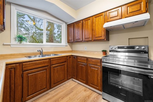 1075 Burnside Rd West, Saanich, BC 