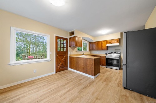 1075 Burnside Rd West, Saanich, BC 