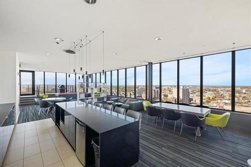 910-311 Hargrave St, Winnipeg, MB 