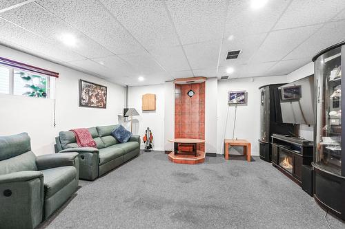 Family room - 246 48E Rue O., Venise-En-Québec, QC - Indoor Photo Showing Basement