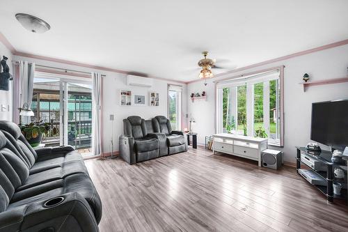 Living room - 246 48E Rue O., Venise-En-Québec, QC - Indoor Photo Showing Living Room