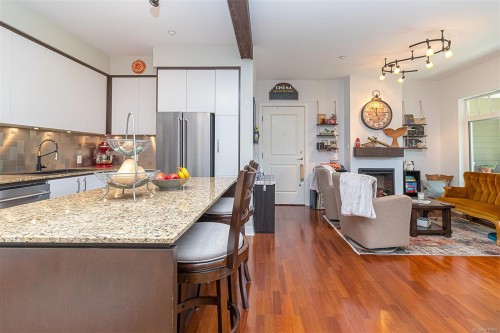 210/212-1395 Bear Mountain Pkwy, Langford, BC - Indoor Photo Showing Kitchen With Upgraded Kitchen