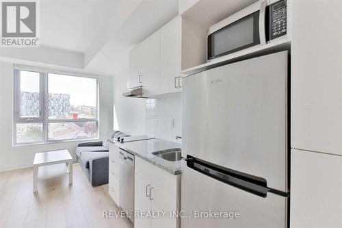 204 - 1800 Simcoe Street N, Oshawa (Samac), ON - Indoor Photo Showing Kitchen