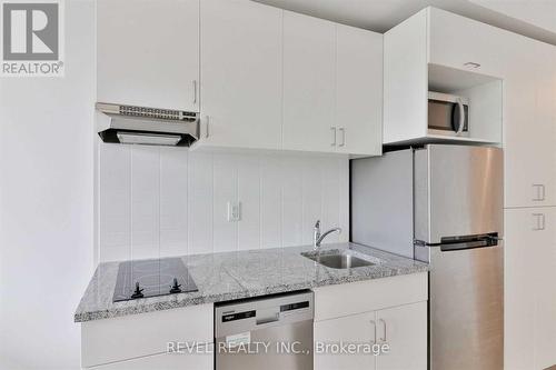 204 - 1800 Simcoe Street N, Oshawa (Samac), ON - Indoor Photo Showing Kitchen