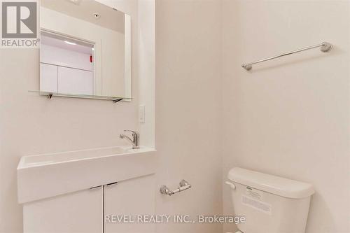 204 - 1800 Simcoe Street N, Oshawa (Samac), ON - Indoor Photo Showing Bathroom