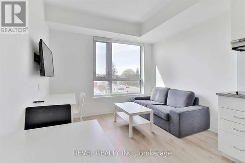 204 - 1800 Simcoe Street N, Oshawa (Samac), ON - Indoor