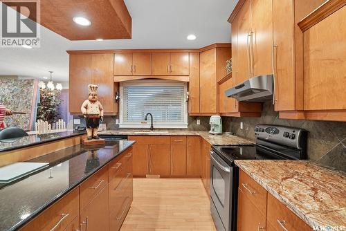 603 Brookhurst Court, Saskatoon, SK - Indoor Photo Showing Kitchen