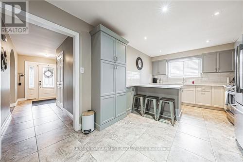477 Queen Victoria Drive, Hamilton, ON - Indoor Photo Showing Kitchen