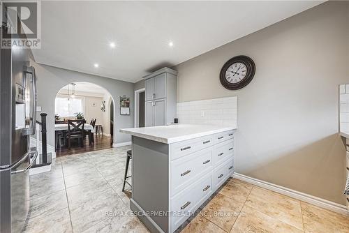 477 Queen Victoria Drive, Hamilton, ON - Indoor