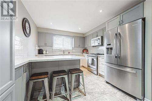 477 Queen Victoria Drive, Hamilton, ON - Indoor Photo Showing Kitchen With Upgraded Kitchen