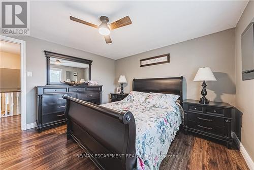 477 Queen Victoria Drive, Hamilton, ON - Indoor Photo Showing Bedroom