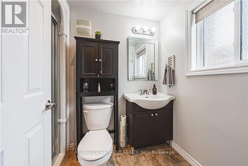 477 Queen Victoria Drive, Hamilton, ON - Indoor Photo Showing Bathroom