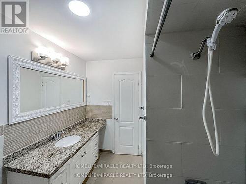 3485 Oakglade Crescent, Mississauga, ON - Indoor Photo Showing Bathroom