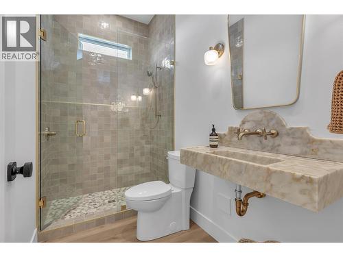 1439 Whistling Pine Place, Kelowna, BC - Indoor Photo Showing Bathroom