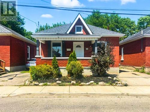 13 SALISBURY AVENUE  Brantford, ON N3S 1M6