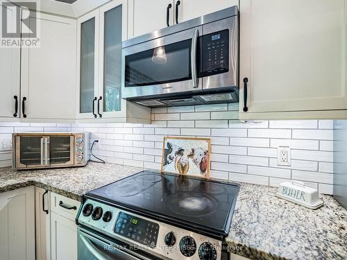 8375 Creditview Road, Brampton, ON - Indoor Photo Showing Kitchen With Upgraded Kitchen
