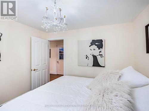 8375 Creditview Road, Brampton, ON - Indoor Photo Showing Bedroom