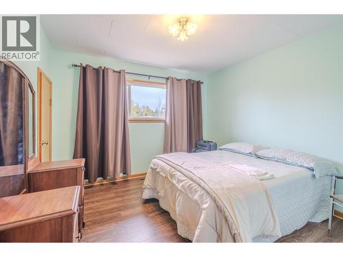 1208 Cariboo 97 Highway, 70 Mile House, BC - Indoor Photo Showing Bedroom