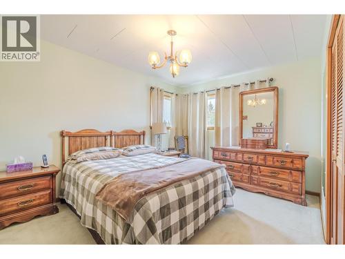 1208 Cariboo 97 Highway, 70 Mile House, BC - Indoor Photo Showing Bedroom