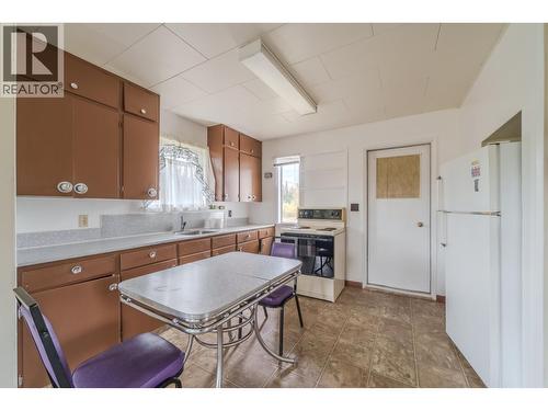 1208 Cariboo 97 Highway, 70 Mile House, BC - Indoor Photo Showing Kitchen