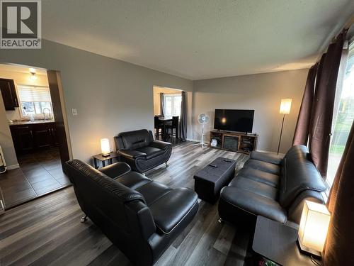 5524 48 Street, Fort Nelson, BC - Indoor Photo Showing Living Room