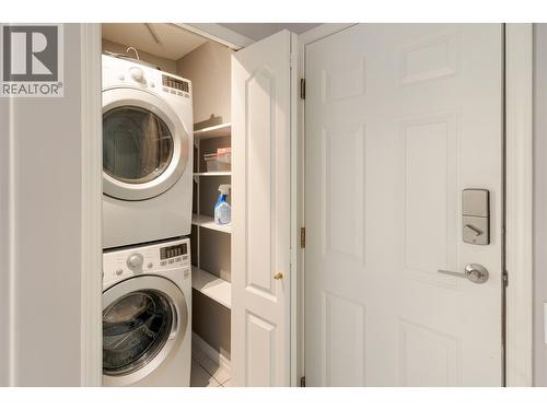 980 Dilworth Drive Unit# 16, Kelowna, BC - Indoor Photo Showing Laundry Room