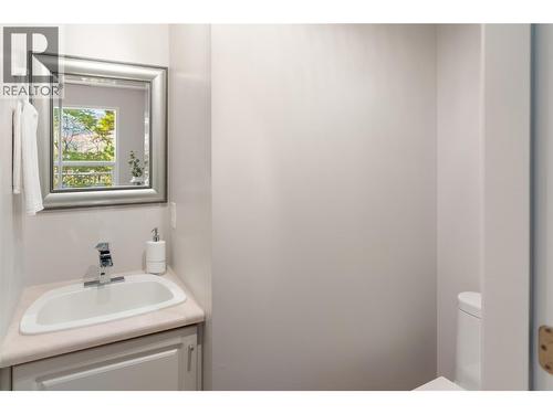 980 Dilworth Drive Unit# 16, Kelowna, BC - Indoor Photo Showing Bathroom
