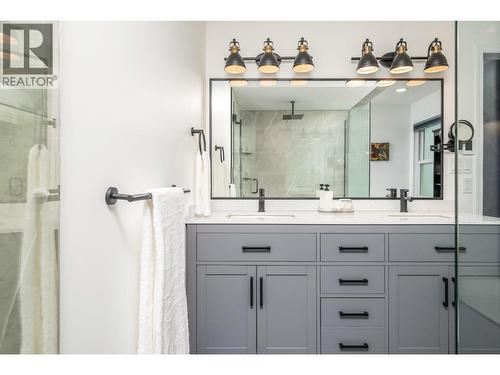 124 Sarsons Road Unit# 17, Vernon, BC - Indoor Photo Showing Bathroom