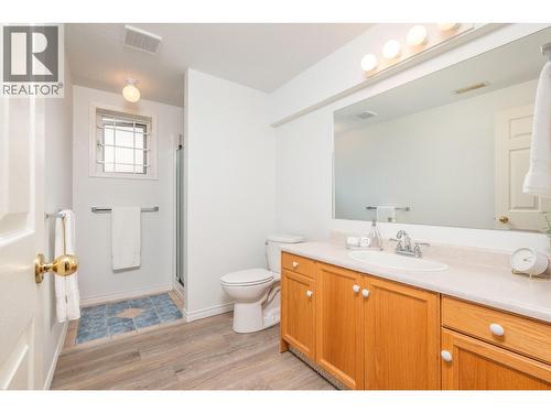 124 Sarsons Road Unit# 17, Vernon, BC - Indoor Photo Showing Bathroom