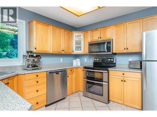 124 Sarsons Road Unit# 17, Vernon, BC - Indoor Photo Showing Kitchen