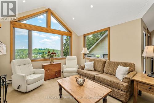 1 - 131 Grandview Hilltop Drive, Huntsville, ON - Indoor Photo Showing Living Room