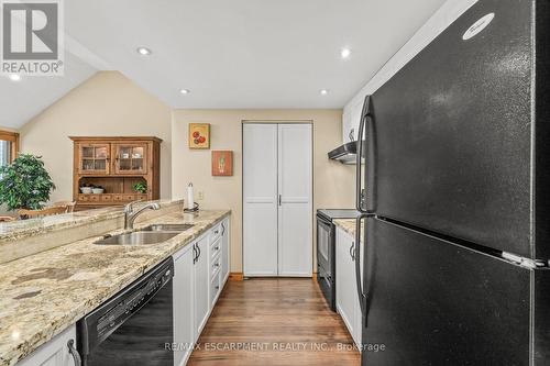 1 - 131 Grandview Hilltop Drive, Huntsville, ON - Indoor Photo Showing Kitchen With Double Sink