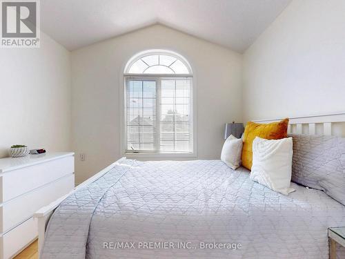 5869 Yachtsman Crossing, Mississauga, ON - Indoor Photo Showing Bedroom