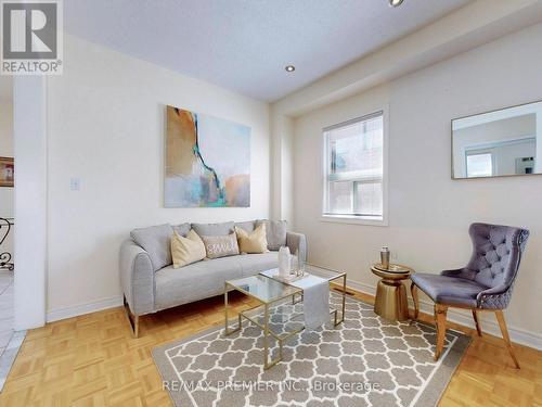 5869 Yachtsman Crossing, Mississauga, ON - Indoor Photo Showing Living Room