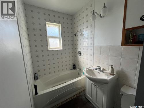 59 18Th Street E, Prince Albert, SK - Indoor Photo Showing Bathroom